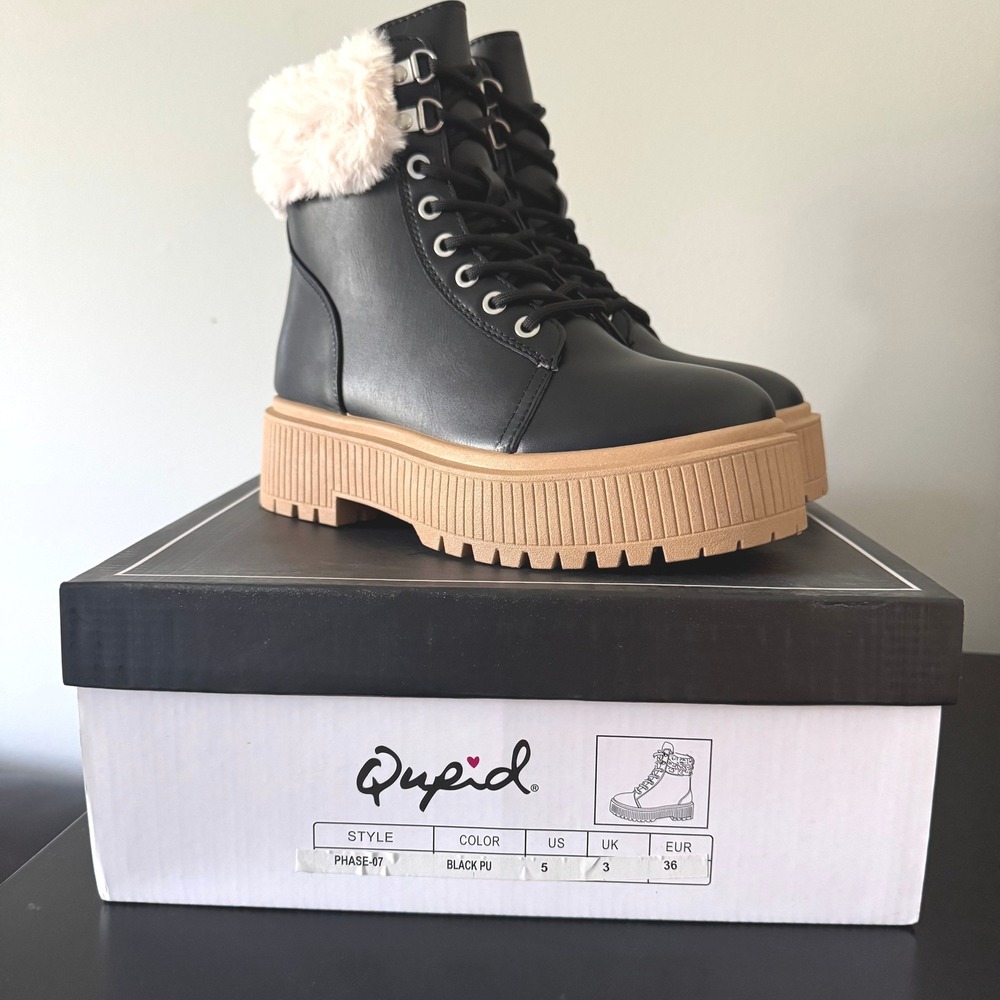 Qupid Phase-07 Womens Black Faux Fur Trim Platform Lug Sole Combat Boots 5 NIB